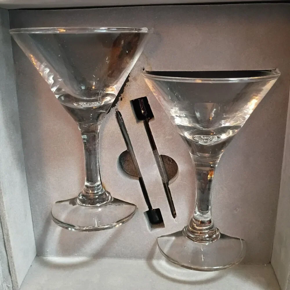 Geoffrey Beene martini travel